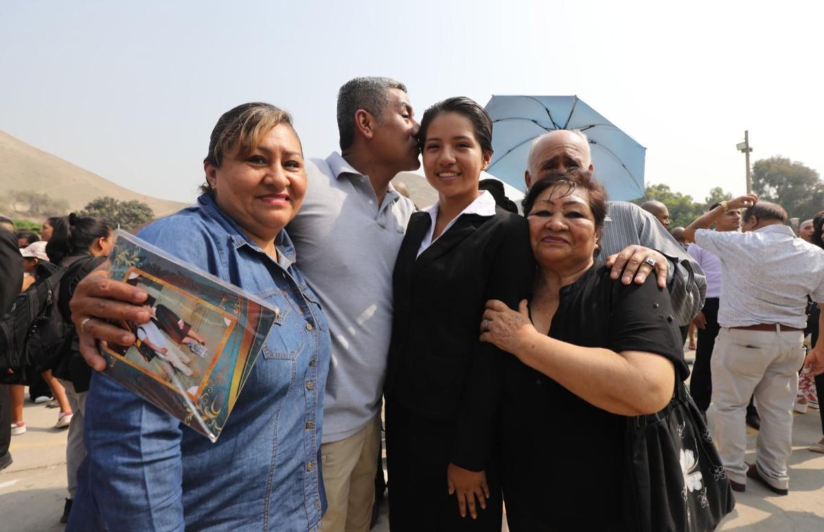 500 Jóvenes iniciarón su formación en la escuela de oficiales de la PNP