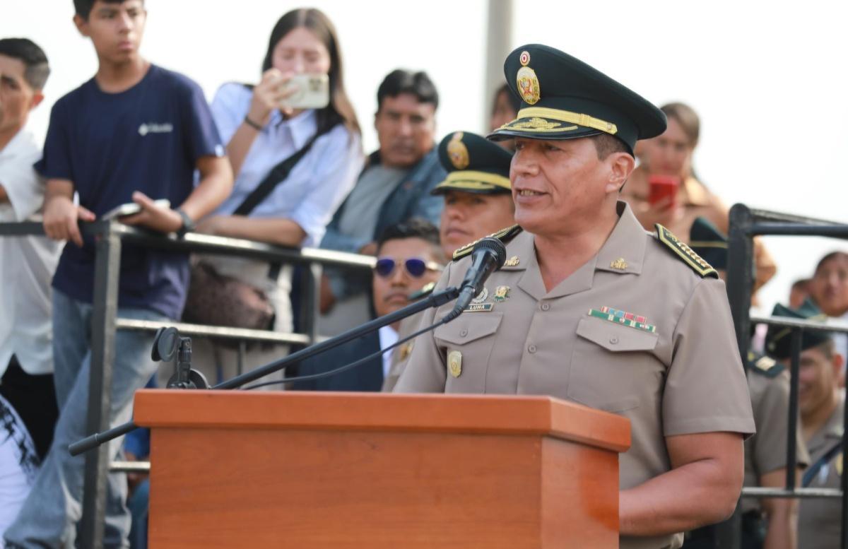 500 Jóvenes iniciarón su formación en la escuela de oficiales de la PNP