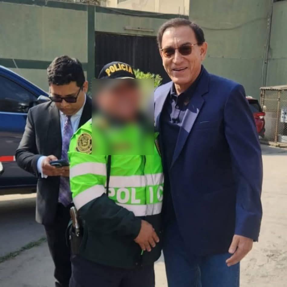¿Puede un policía ser sancionado por tomarse una foto con un político? ¿Puede un policía ser sancionado por tomarse una foto con un político?