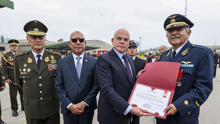 Otorgan condecoración presidencial al personal de la PNP y FF.AA.