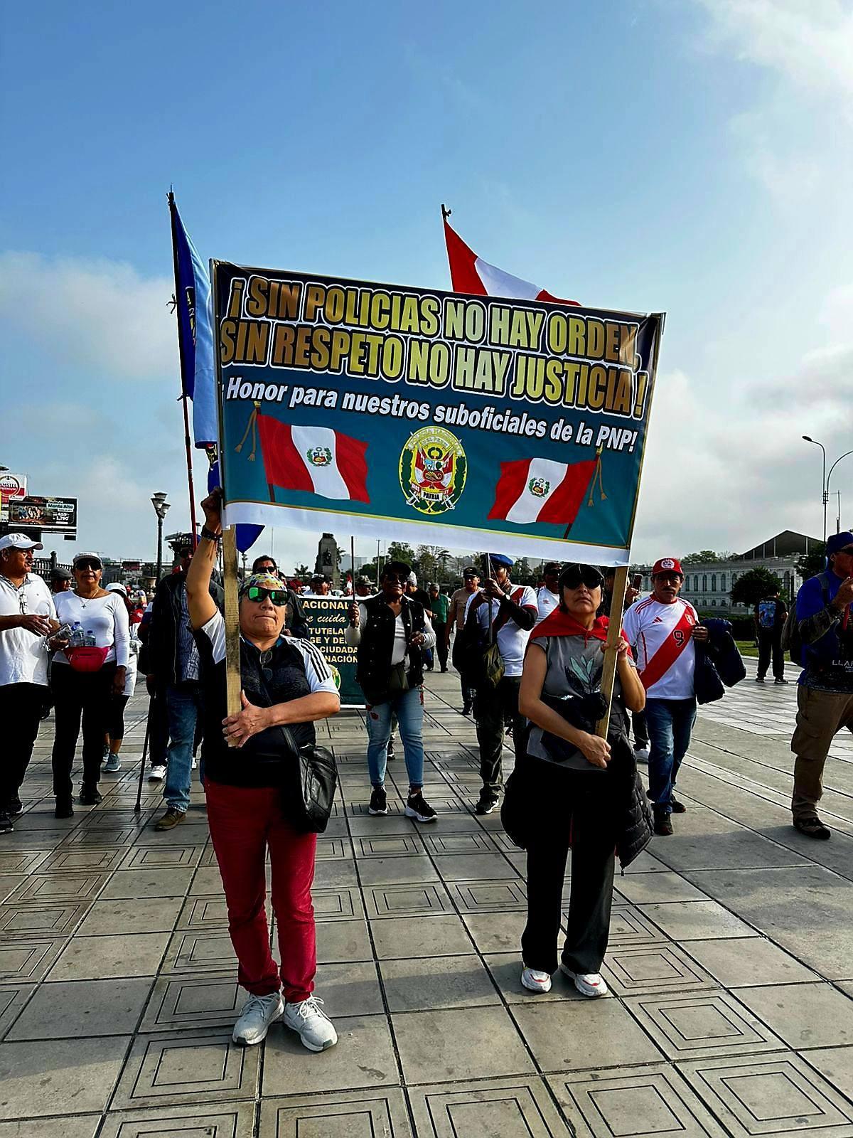 Te esperamos en la Marcha por la Paz, en apoyo a nuestros policías 👮♂️🇵🇪 Te esperamos en la Marcha por la Paz, en apoyo a nuestros policías 👮♂️🇵🇪