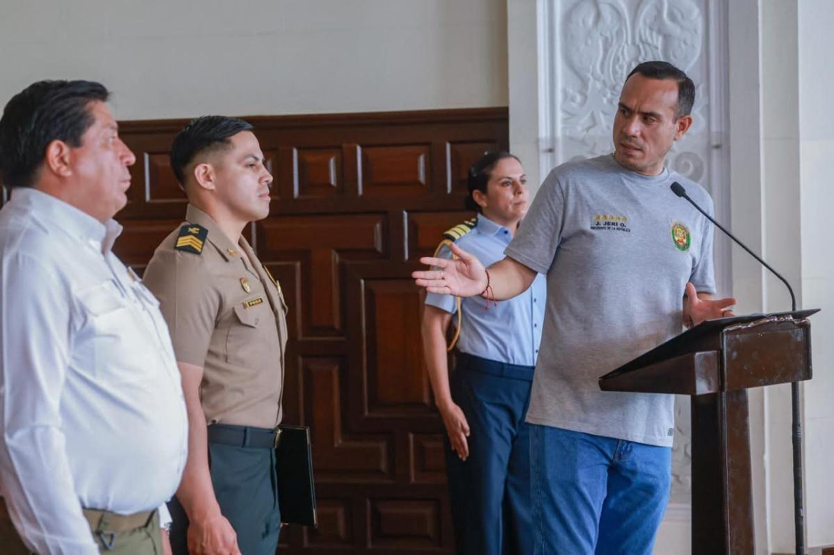 Presidente Jerí otorga ascenso excepcional al Suboficial PNP Pozo Presidente Jerí otorga ascenso excepcional al Suboficial PNP Pozo