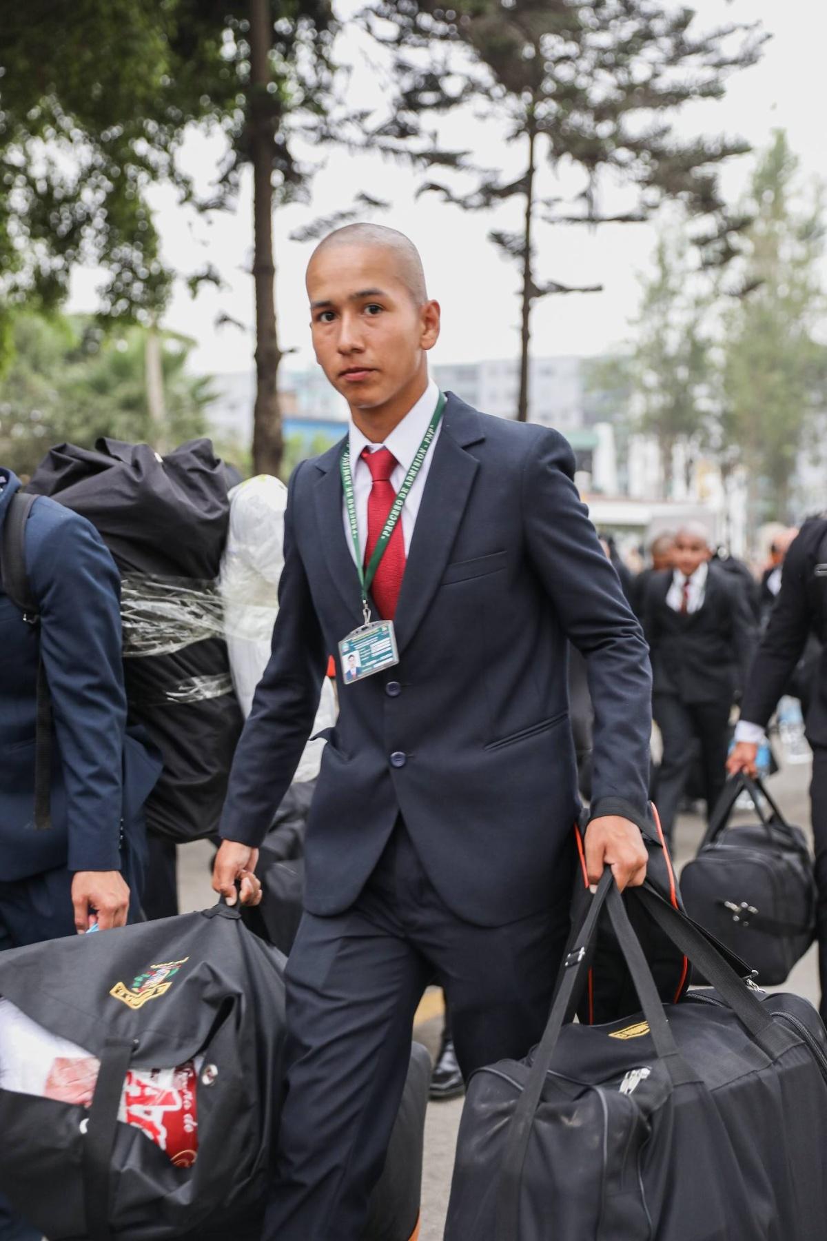 Internamiento de nuevos cadetes PNP: 504 jóvenes inician el camino Internamiento de nuevos cadetes PNP: 504 jóvenes inician el camino
