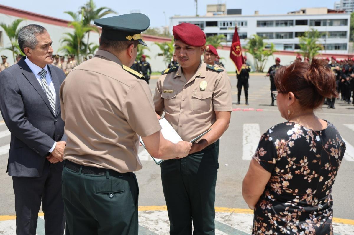 MININTER: Ascienden excepcionalmente a 3 policías por acción distinguida