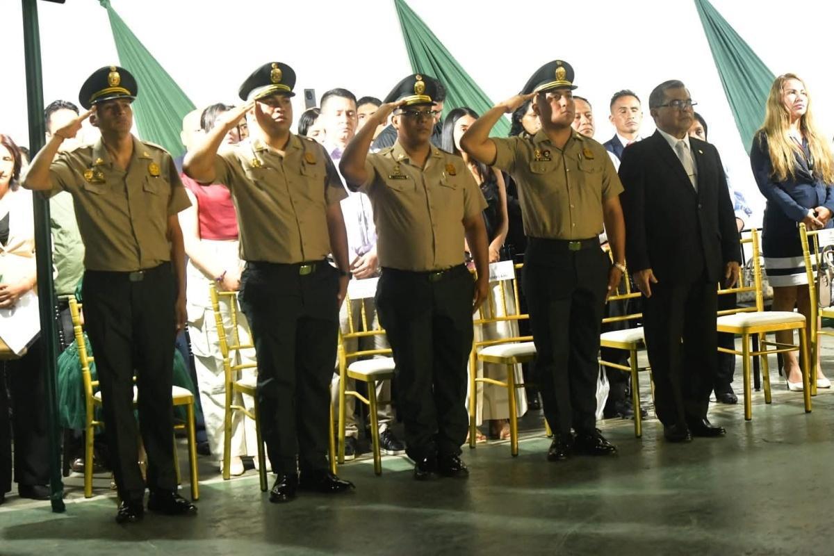 Ascienden por acción distinguida a 5 suboficiales de la PNP Ascienden por acción distinguida a 5 suboficiales de la PNP