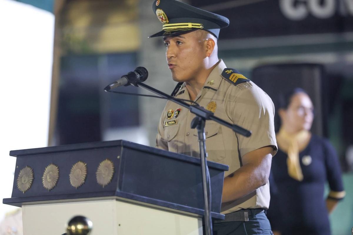 Ascienden por acción distinguida a 5 suboficiales de la PNP Ascienden por acción distinguida a 5 suboficiales de la PNP