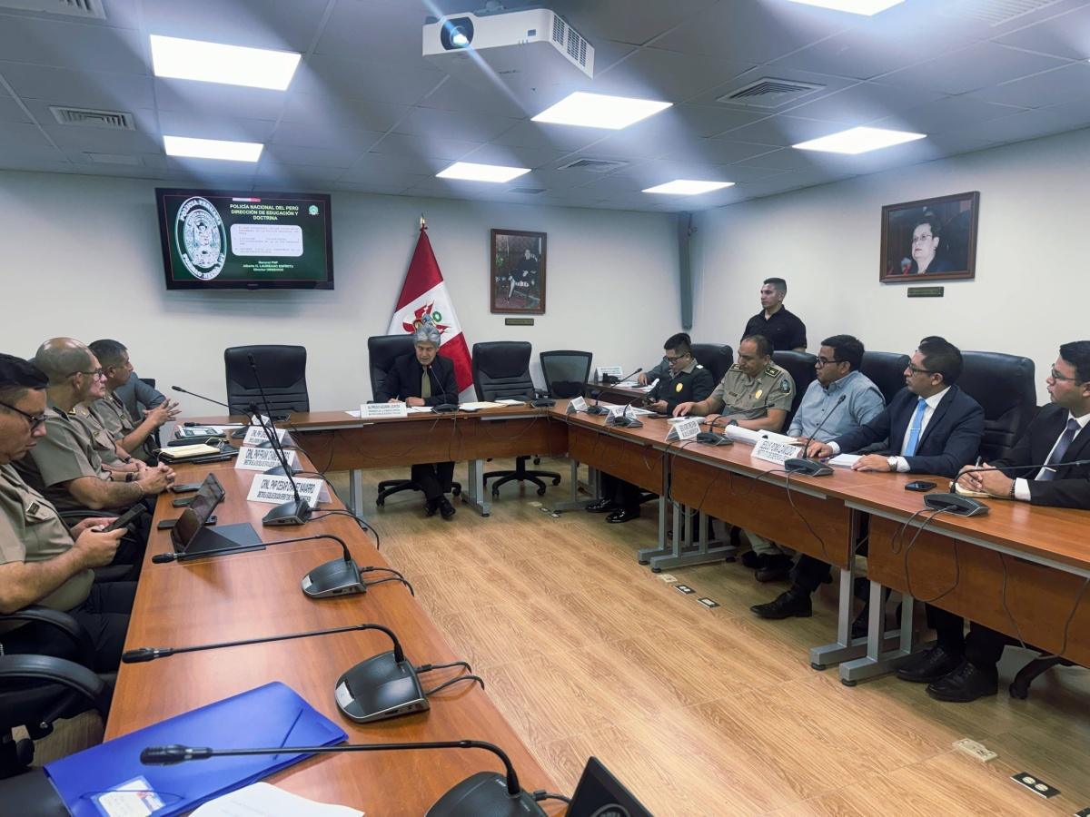 IDL-POL lleva propuestas al Congreso para fortalecer la formación de la PNP