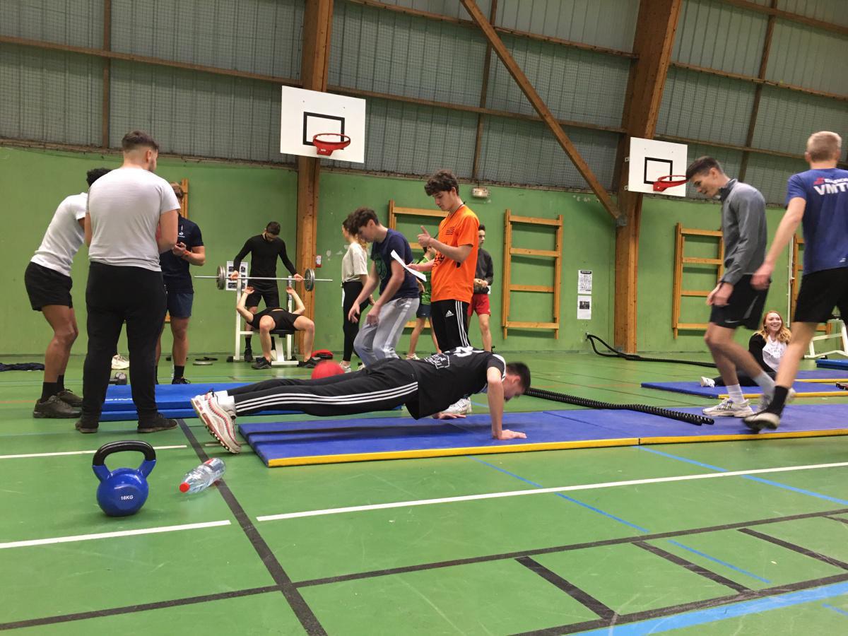 Philippe EVENNO, un prof d'EPS pas comme les autres ! (Rubrique Journal du Campus) Philippe EVENNO, un prof d'EPS pas comme les autres ! (Rubrique Journal du Campus)