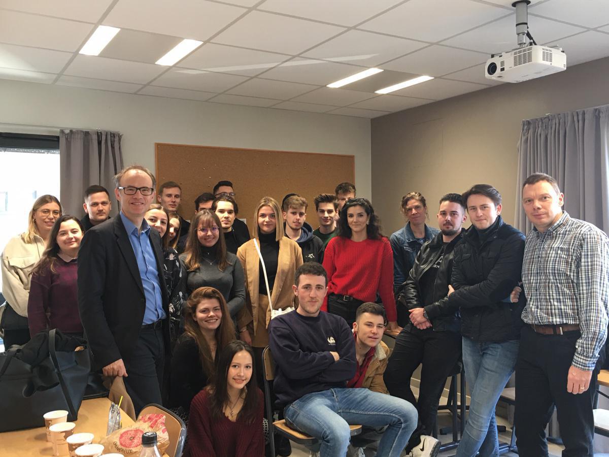 Accueil des étudiants de la L3 au lycée St Paul Accueil des étudiants de la L3 au lycée St Paul