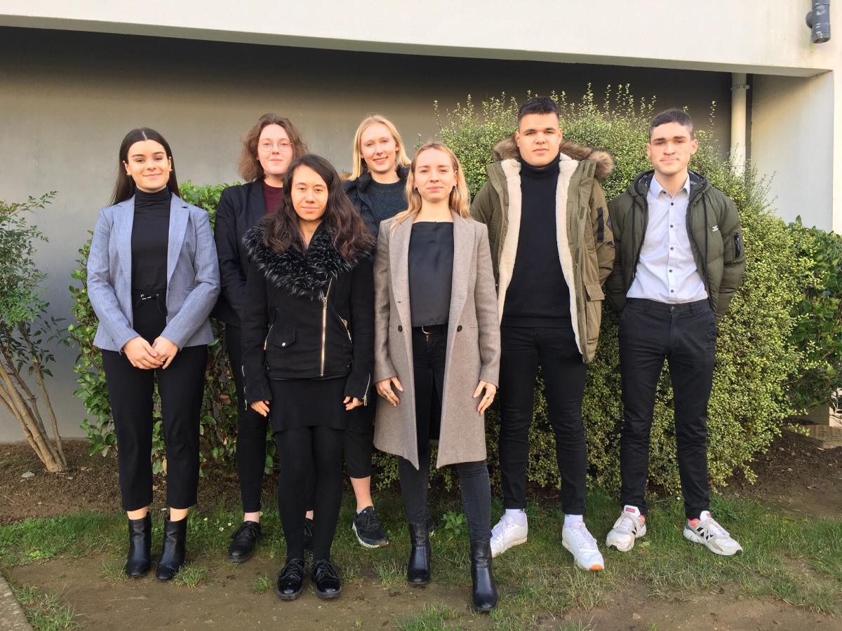 Un groupe d'étudiants de SAM 1 s'engage sur des gestes éco-responsables Un groupe d'étudiants de SAM 1 s'engage sur des gestes éco-responsables