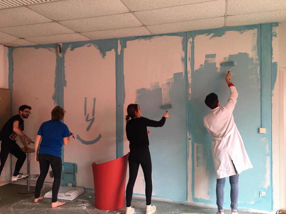 Les élèves du CVL passent à l'action pour la réfection du foyer Les élèves du CVL passent à l'action pour la réfection du foyer