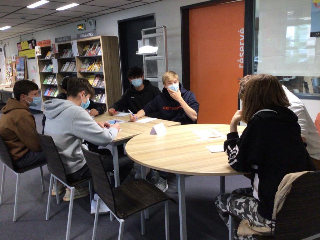 Les lycéens en bac STMG à la rencontre des secondes pour briser les tabous de leur formation Les lycéens en bac STMG à la rencontre des secondes pour briser les tabous de leur formation