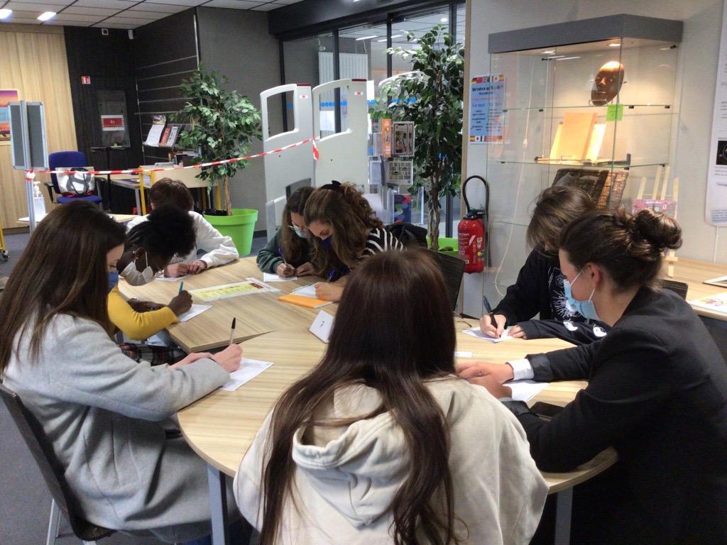 Les lycéens en bac STMG à la rencontre des secondes pour briser les tabous de leur formation Les lycéens en bac STMG à la rencontre des secondes pour briser les tabous de leur formation