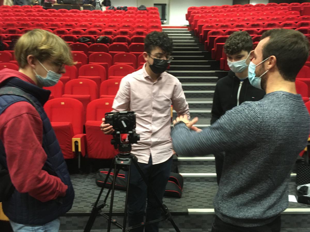 Moteur et... action ! : huit équipes de terminales en spécialité cinéma et audiovisuel en tournage  Moteur et... action ! : huit équipes de terminales en spécialité cinéma et audiovisuel en tournage