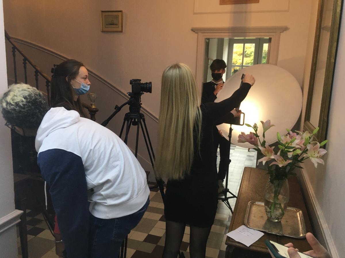 Moteur et... action ! : huit équipes de terminales en spécialité cinéma et audiovisuel en tournage  Moteur et... action ! : huit équipes de terminales en spécialité cinéma et audiovisuel en tournage