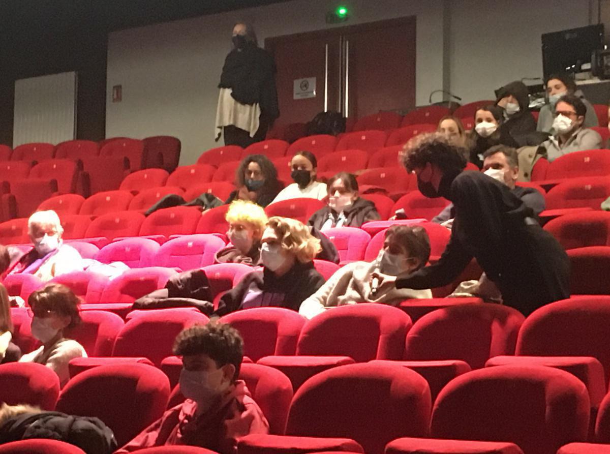 Plus d'une trentaine de personnes au rendez-vous de la projection du Mois du Doc ! Plus d'une trentaine de personnes au rendez-vous de la projection du Mois du Doc !