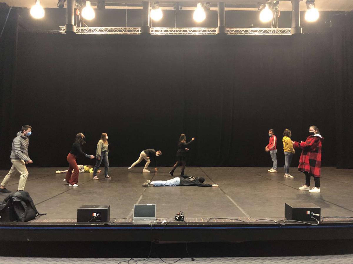 Les BTS Comptabilité-Gestion 1ère année montent sur scène Les BTS Comptabilité-Gestion 1ère année montent sur scène