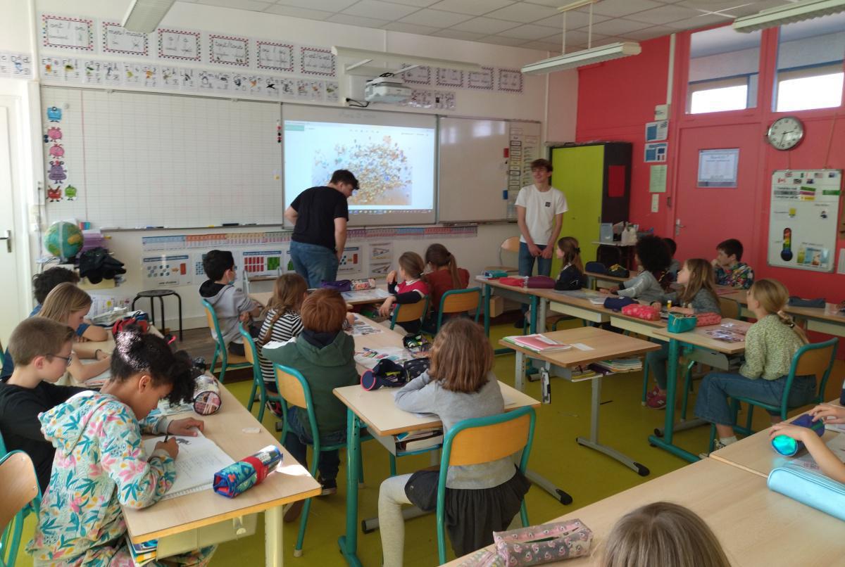 [OCÉAN & POLLUTION] La classe de seconde pro en intervention auprès d'élèves d'une école de primaire