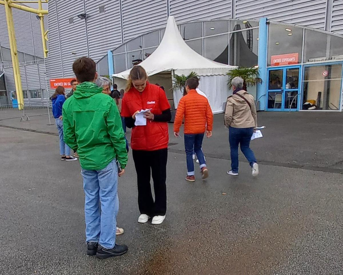 [NOS LYCÉENS SUR LE TERRAIN] Au Salon de l'Étudiant, l'accueil est l'affaire de nos élèves en bac pro !