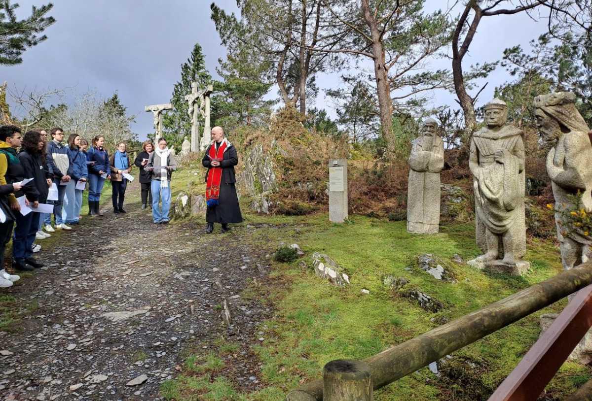 [VIE PASTORALE] À Callac, le mauvais temps n'a pas refroidi les ardeurs des jeunes sur le chemin de croix