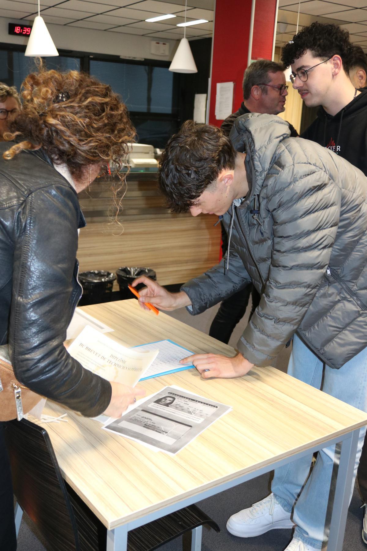 [REMISE DES DIPLOMES] Les lauréats de la promotion 2024 sont venus récupérer leur diplôme