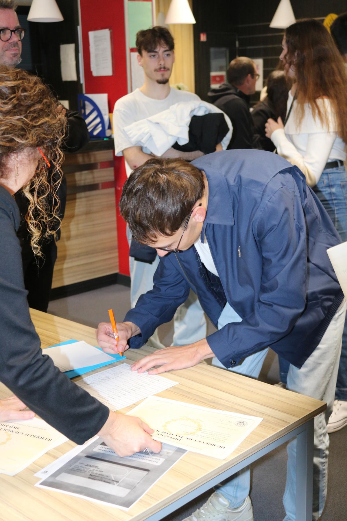 [REMISE DES DIPLOMES] Les lauréats de la promotion 2024 sont venus récupérer leur diplôme