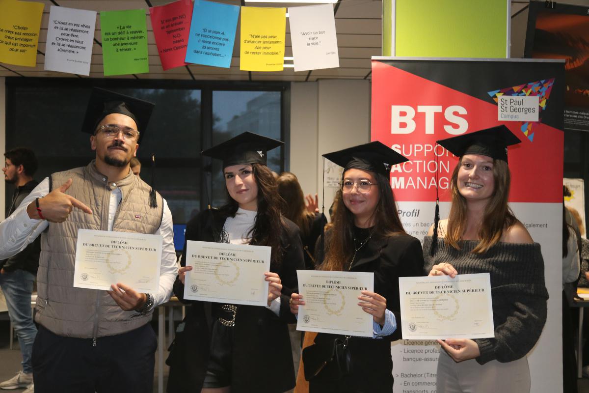 [REMISE DES DIPLOMES] Les lauréats de la promotion 2024 sont venus récupérer leur diplôme