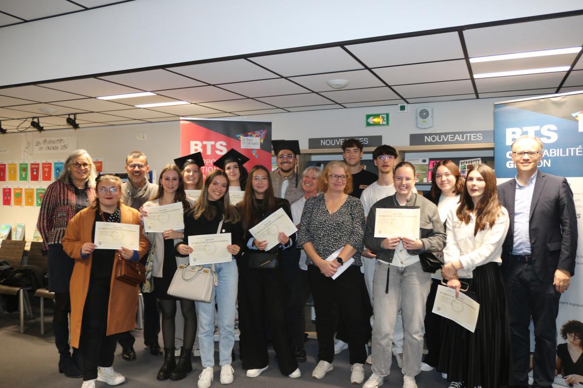 [REMISE DES DIPLOMES] Les lauréats de la promotion 2024 sont venus récupérer leur diplôme