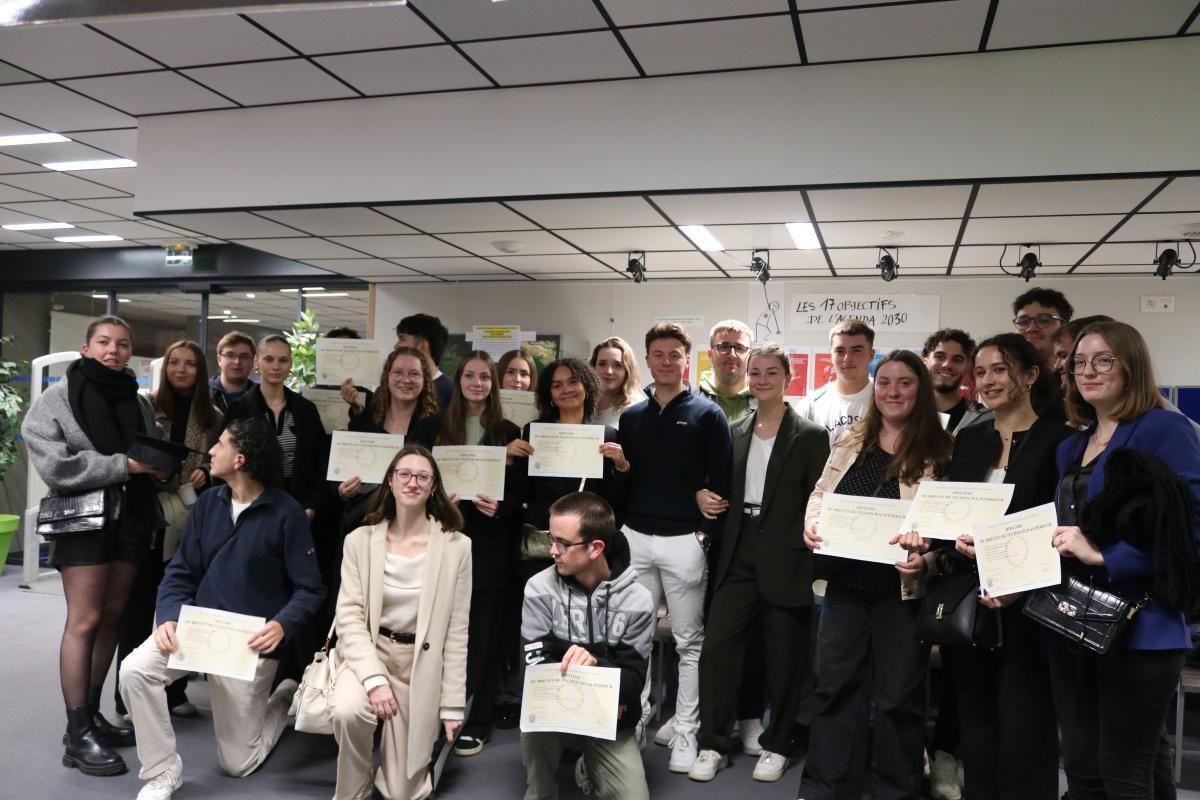 [REMISE DES DIPLOMES] Les lauréats de la promotion 2024 sont venus récupérer leur diplôme