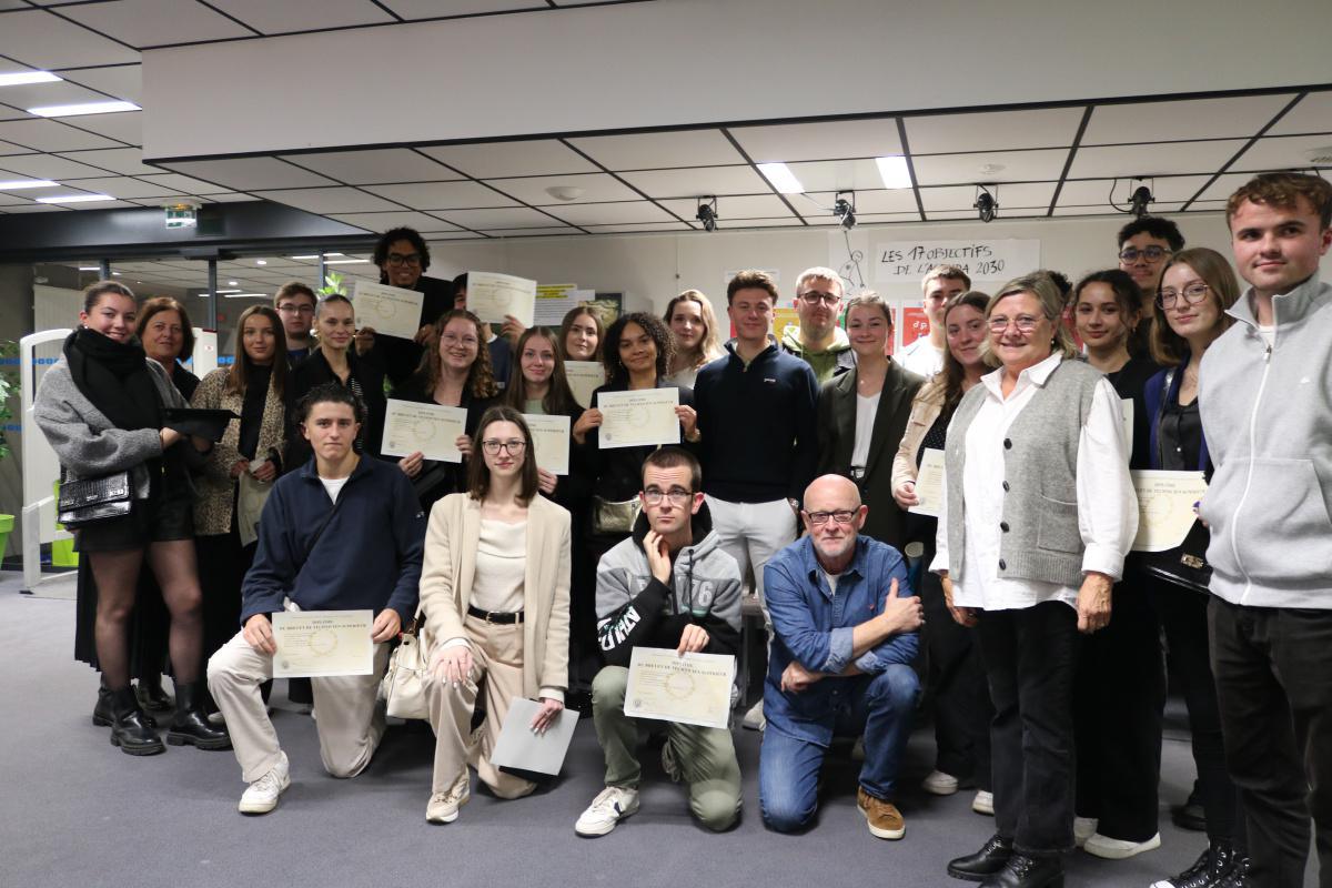 [REMISE DES DIPLOMES] Les lauréats de la promotion 2024 sont venus récupérer leur diplôme