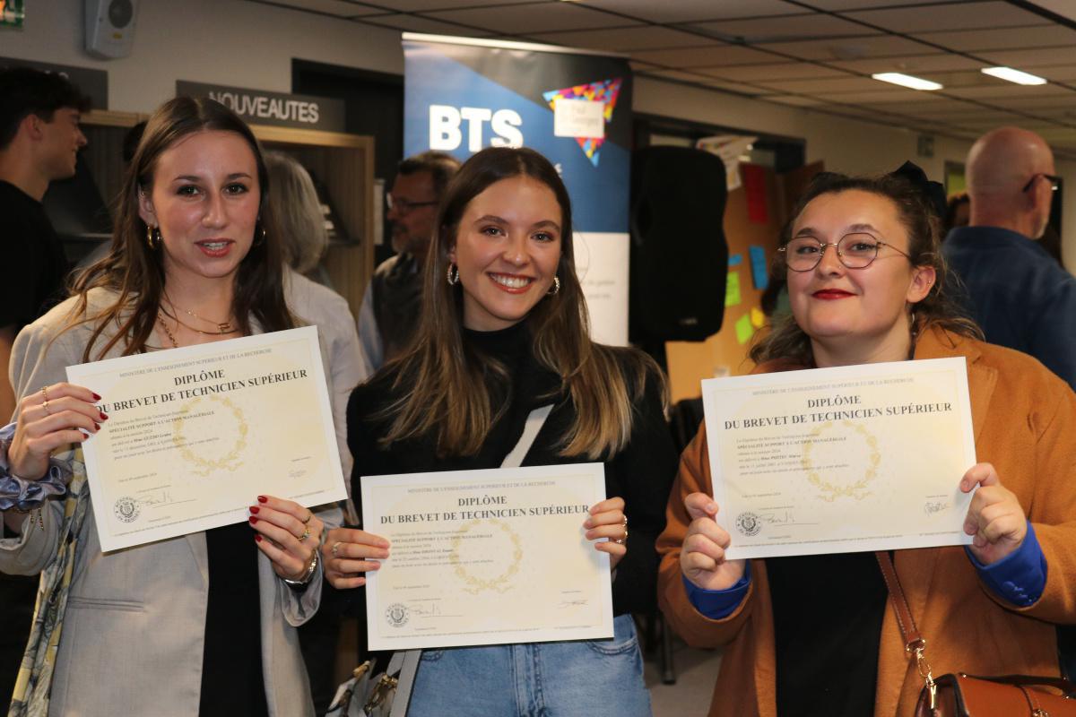 [REMISE DES DIPLOMES] Les lauréats de la promotion 2024 sont venus récupérer leur diplôme