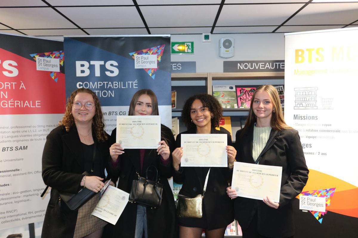 [REMISE DES DIPLOMES] Les lauréats de la promotion 2024 sont venus récupérer leur diplôme