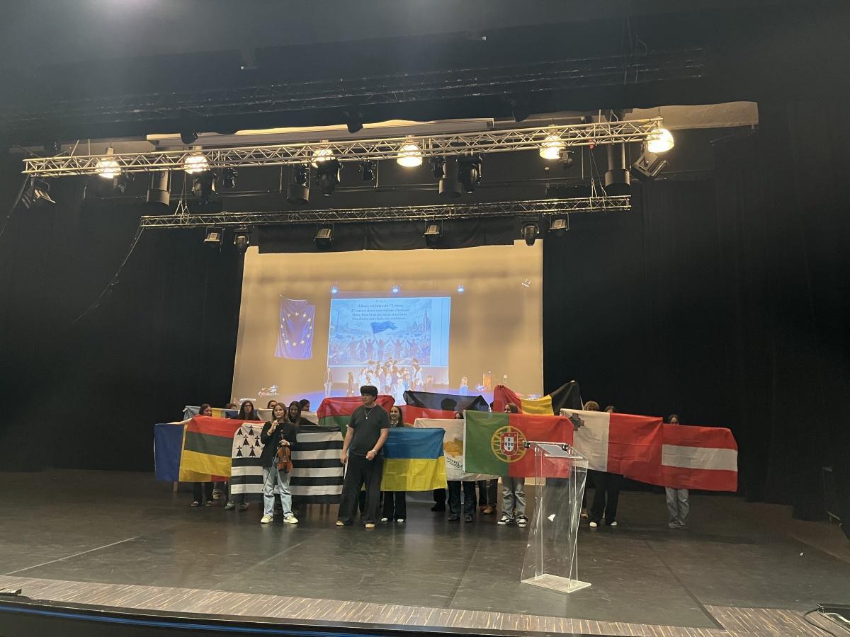Concours Mouvement Européen France - 1er prix pour la classe de S14