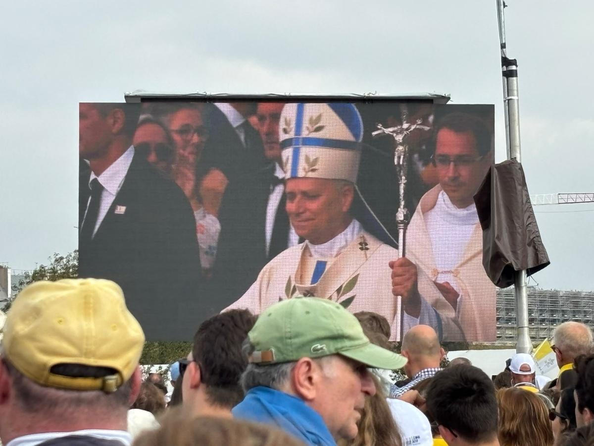 Nos élèves à Paris pour la venue du Pape Nos élèves à Paris pour la venue du Pape