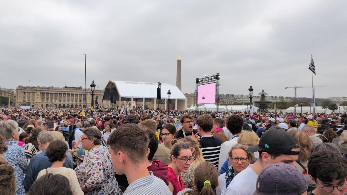 Nos élèves à Paris pour la venue du Pape Nos élèves à Paris pour la venue du Pape