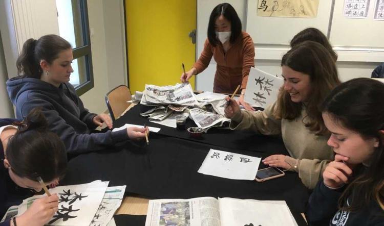[PROJETS PROFS] Une séance de calligraphie chinoise qui a conquis son public !
