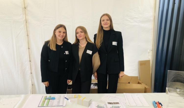 [ST-GEORGES] Les élèves de 1ère MDA au salon ARTIPOLE