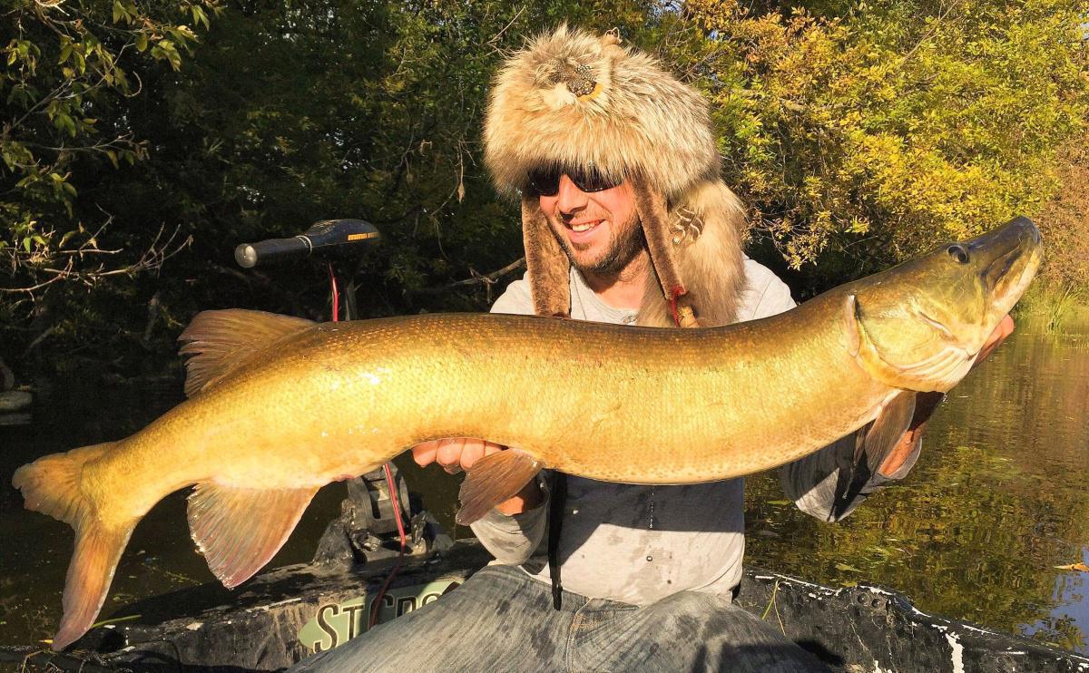 Buchertail black & charteuse. The hat was caught on a 12" Suick