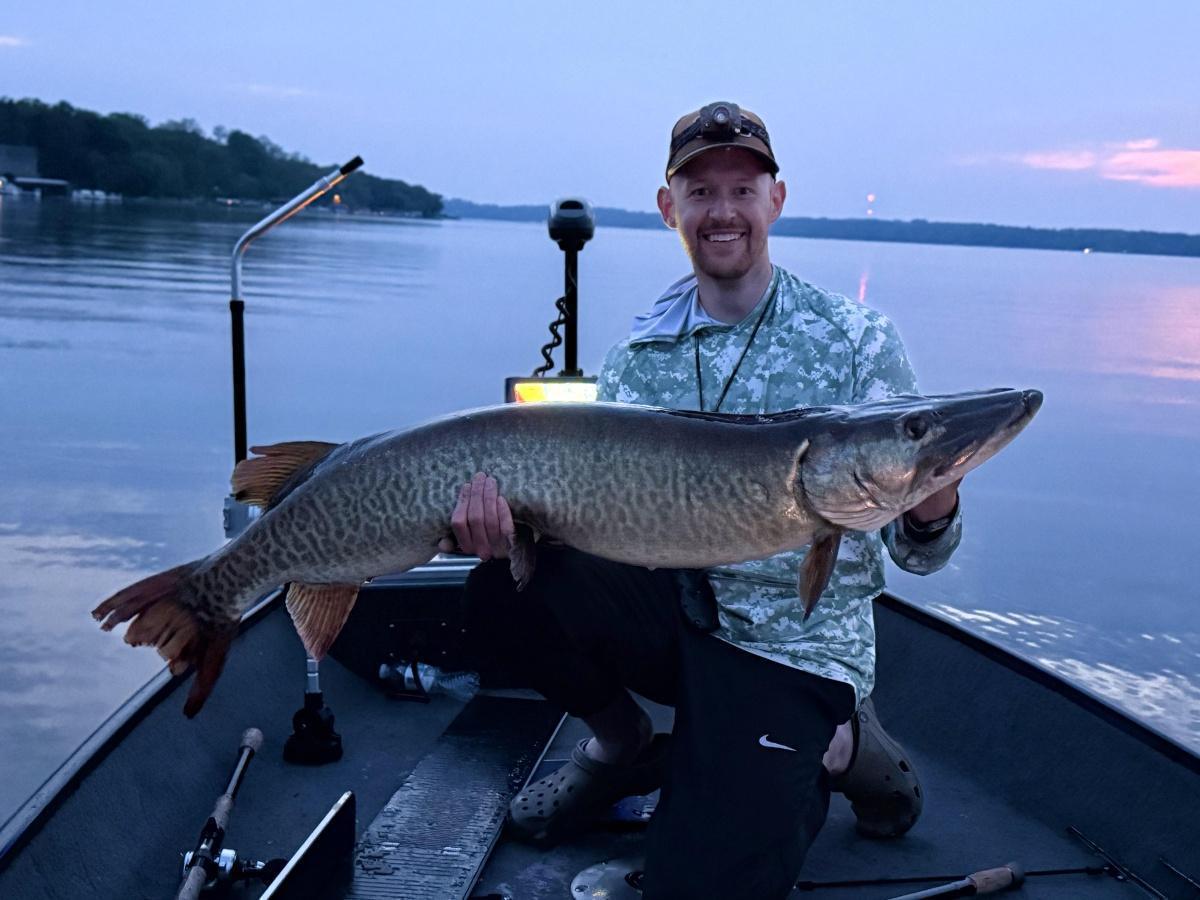 Central WI BEAST on a Crappie Swimmin’ Dawg.