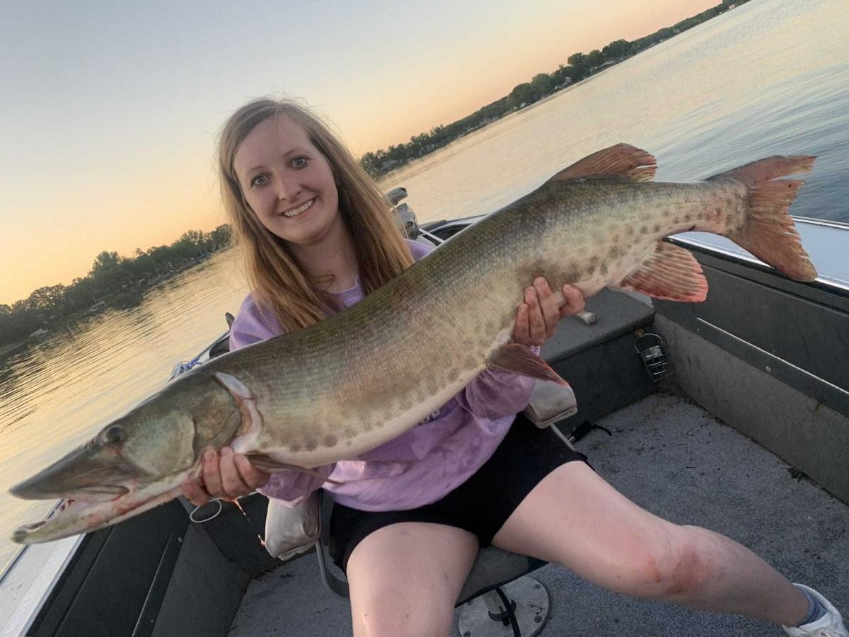 Black and yellow bucktail