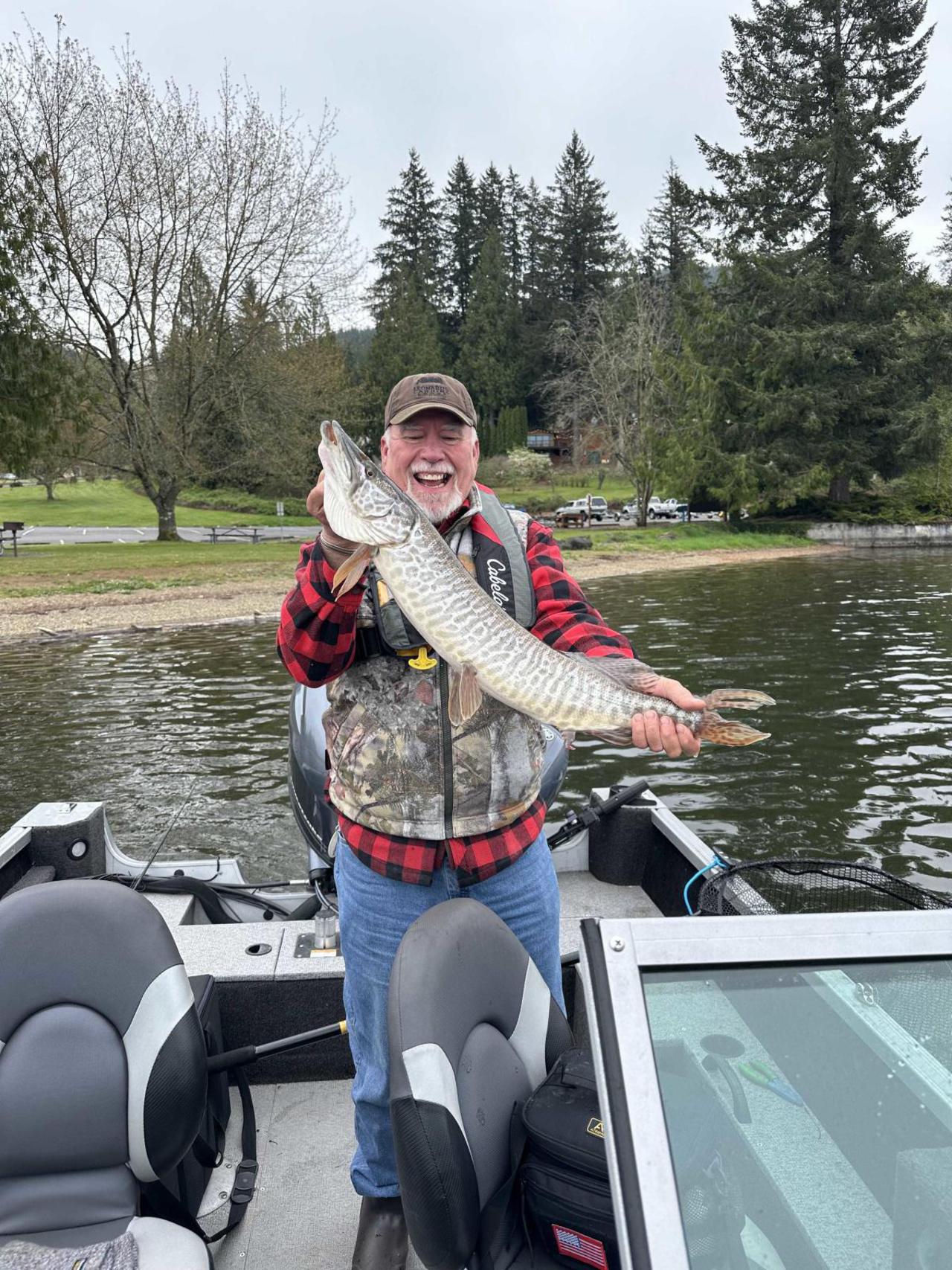 First Muskie for my good friend Pete! Mayfield lake mepps bucktail