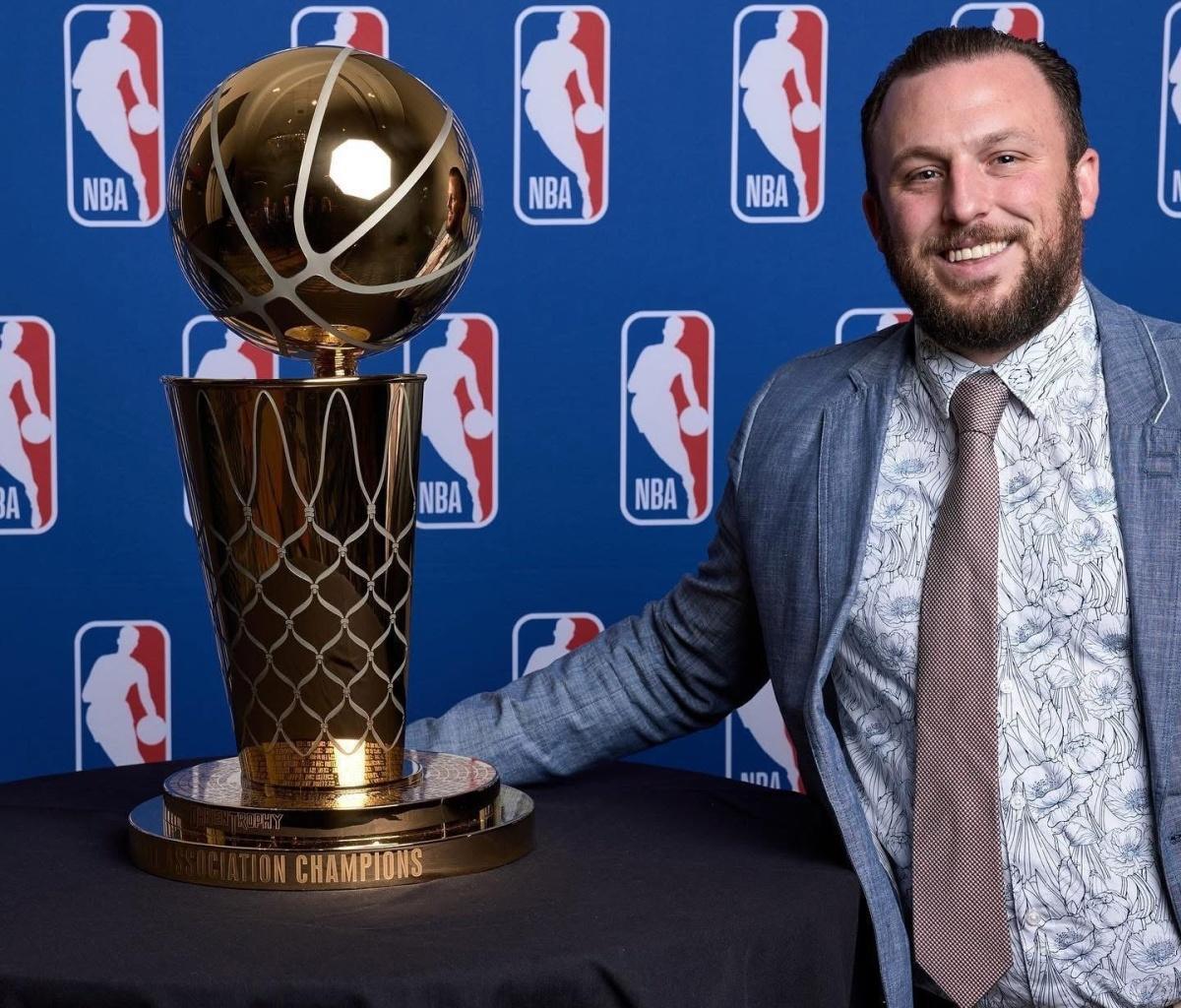 A Slam Dunk Behind the Scenes A Slam Dunk Behind the Scenes