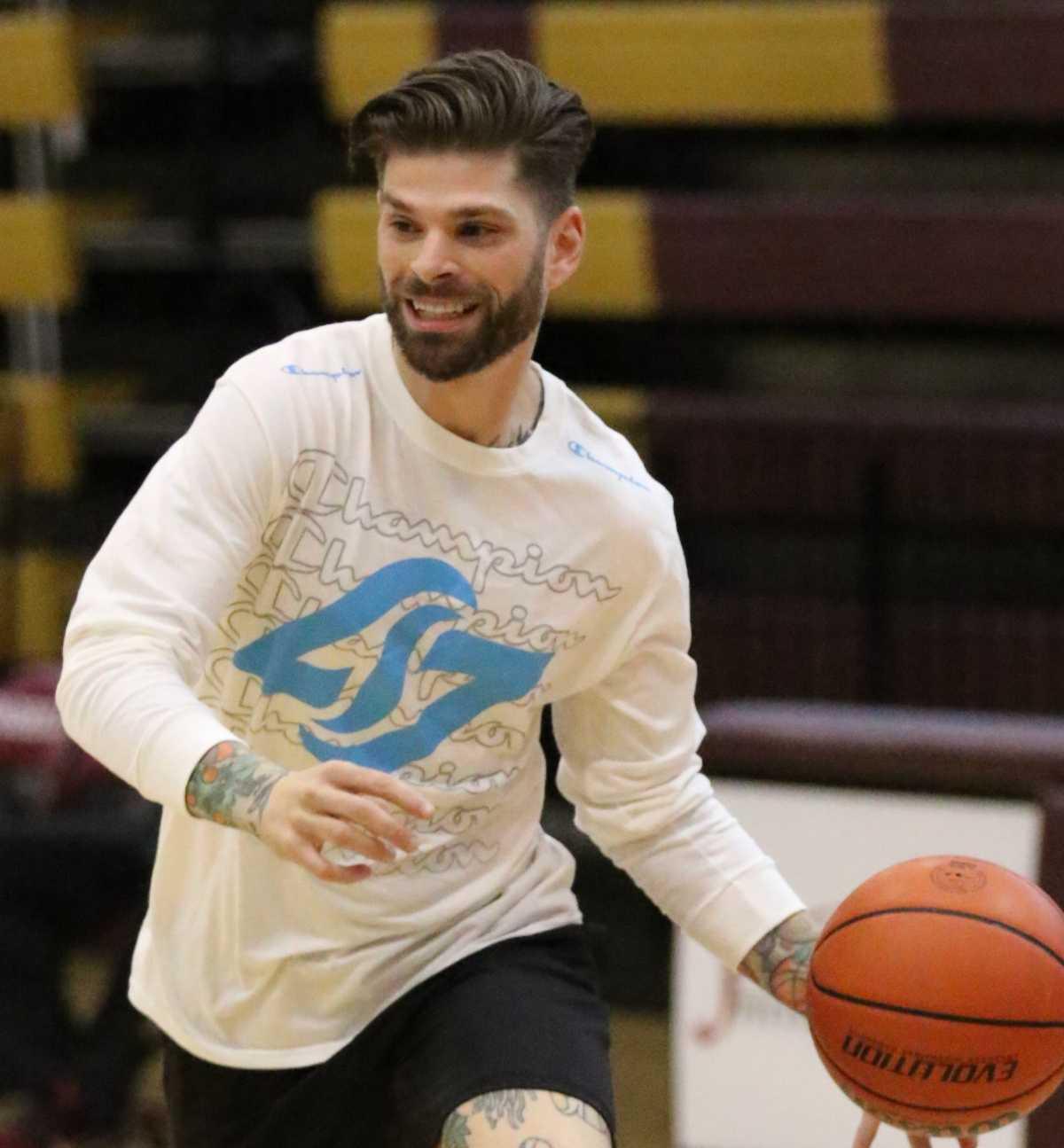 Faculty, Seniors Ready for Another Court Showdown Faculty, Seniors Ready for Another Court Showdown