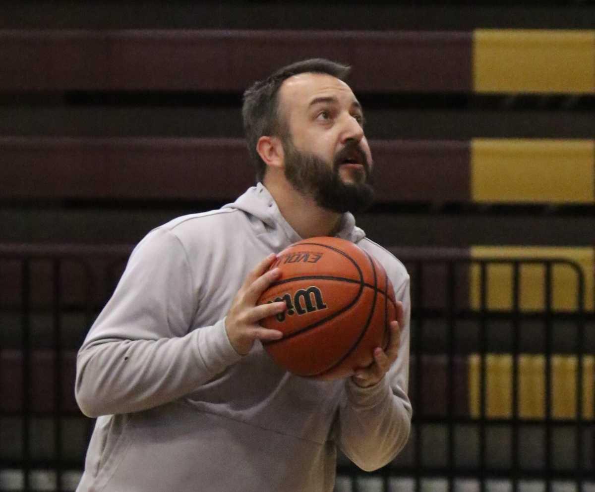 Faculty, Seniors Ready for Another Court Showdown Faculty, Seniors Ready for Another Court Showdown