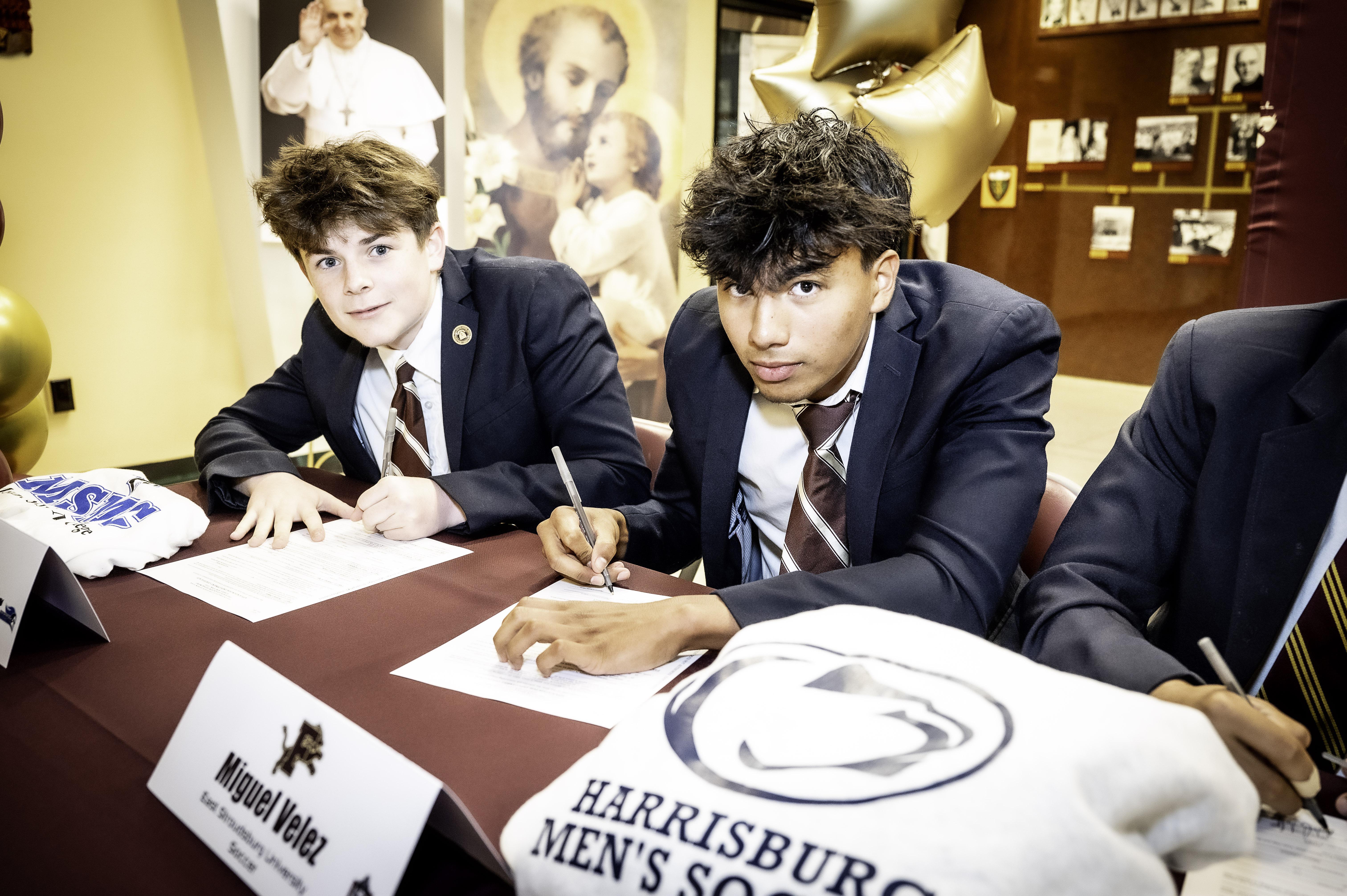 MF_SR SIGNING-WEB-916