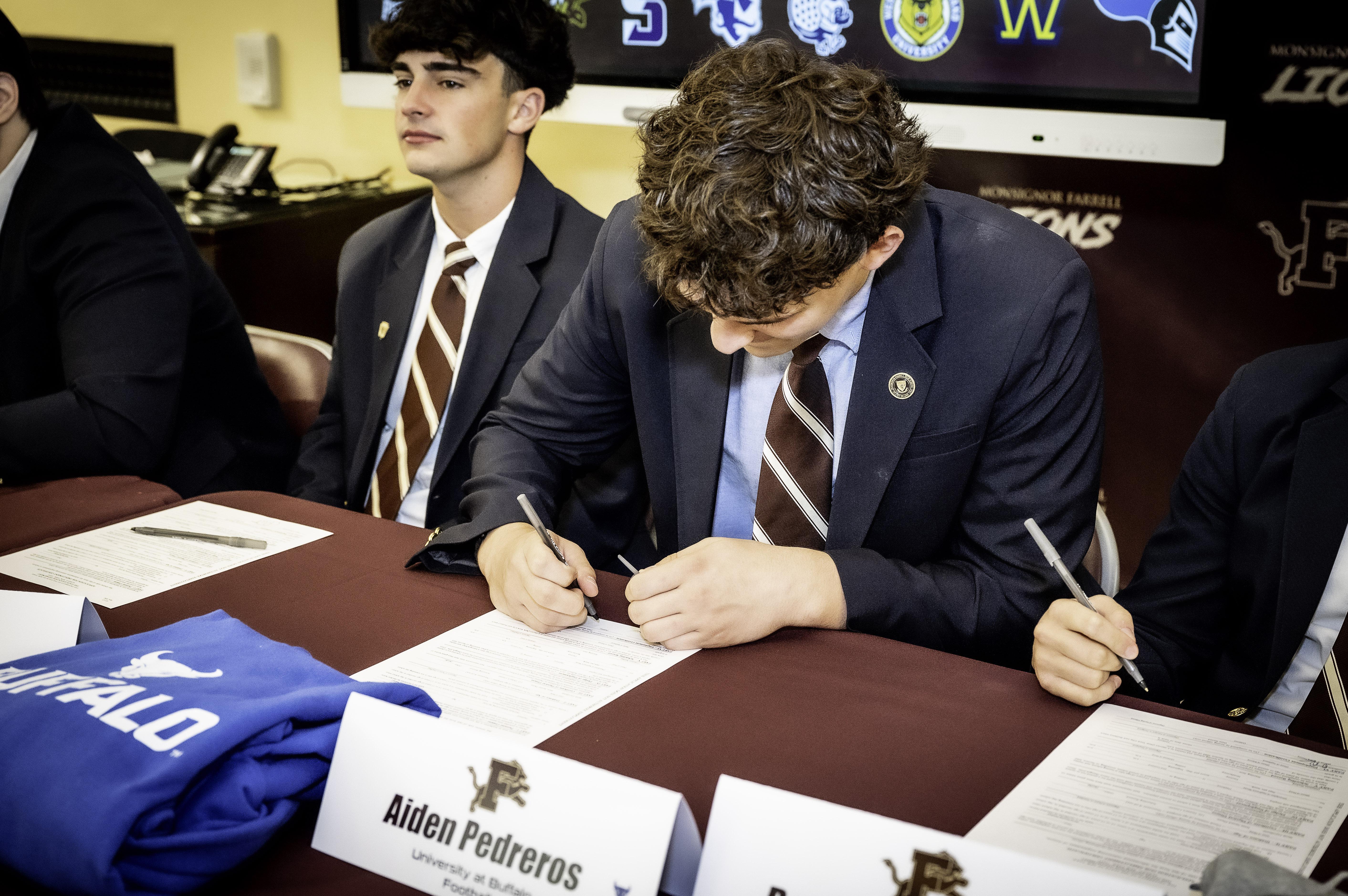 MF_SR SIGNING-WEB-918