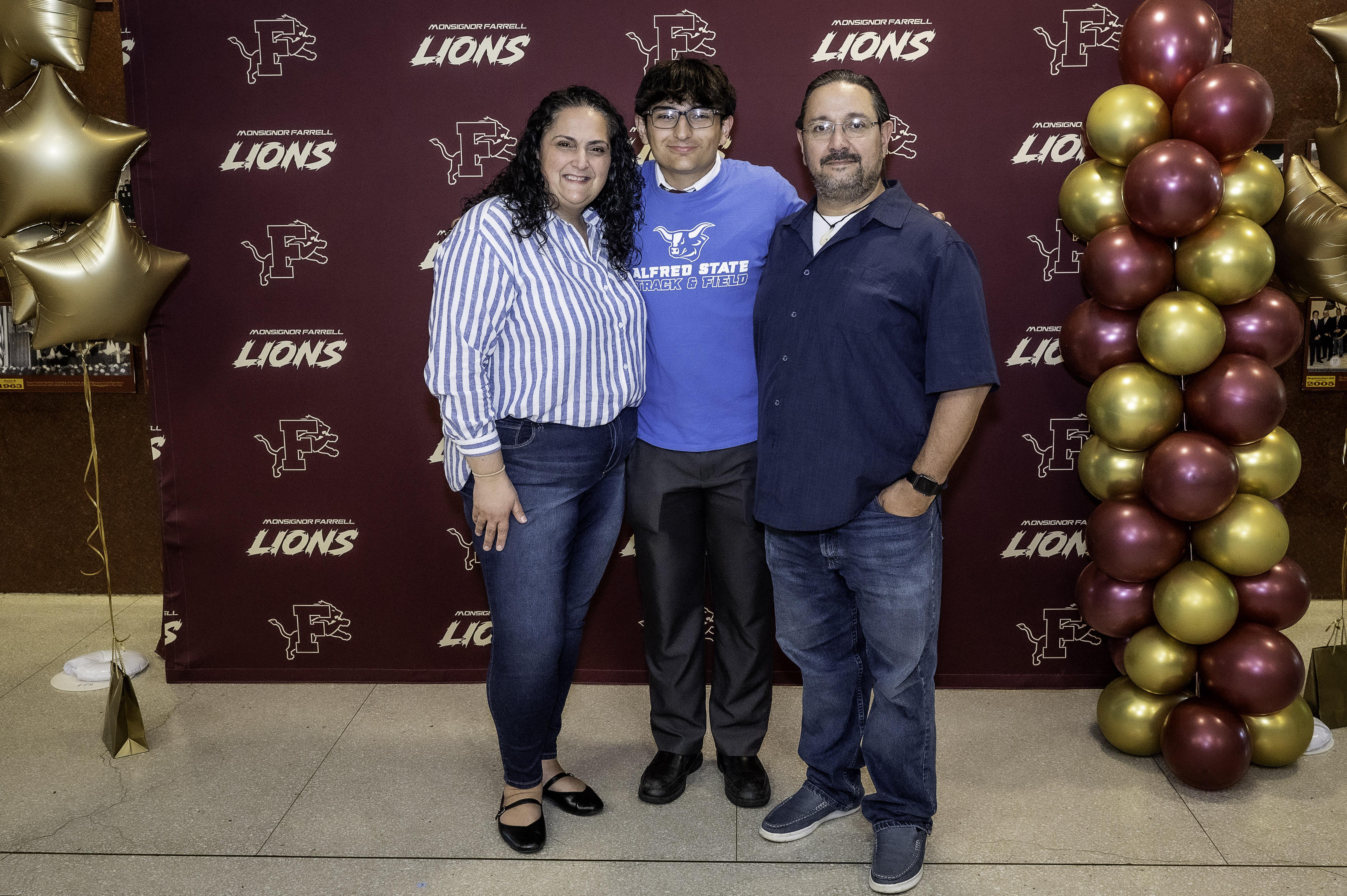 MF_SR SIGNING-WEB-933