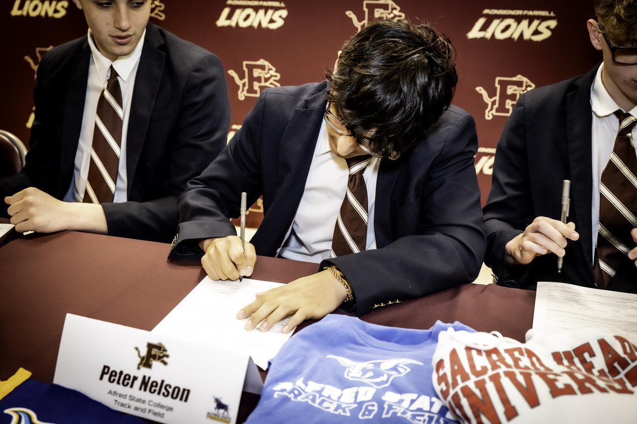 MF_SR SIGNING-WEB-964