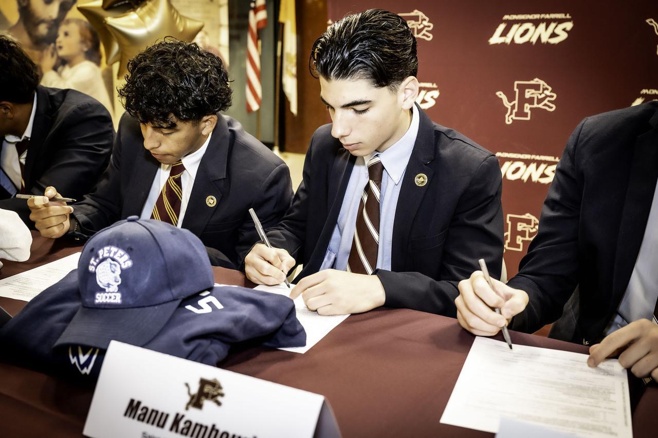 MF_SR SIGNING-WEB-965