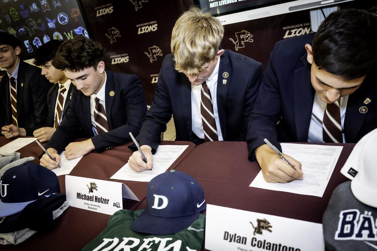MF_SR SIGNING-WEB-967